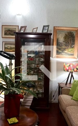 Casa de condomínio à venda com 194m², 3 quartos e 3 vagas Casa de condomínio à venda com 194m², 3 quartos e 3 vagasSala