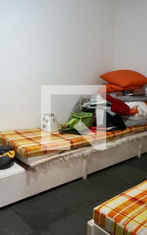 Casa de condomínio à venda com 194m², 3 quartos e 3 vagas Casa de condomínio à venda com 194m², 3 quartos e 3 vagasQuarto fundos