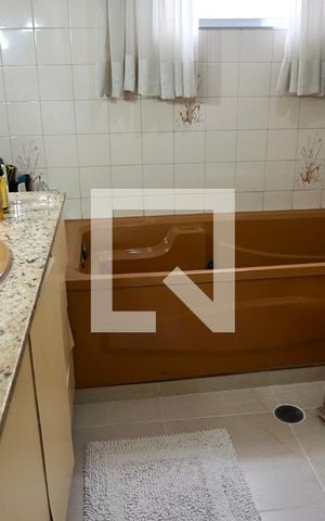 Casa de condomínio à venda com 194m², 3 quartos e 3 vagas Casa de condomínio à venda com 194m², 3 quartos e 3 vagasBanheiro