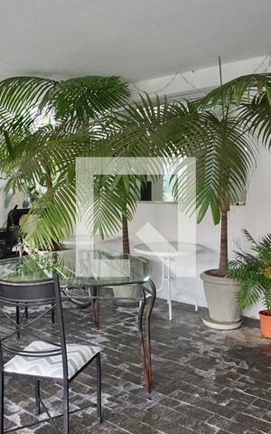 Casa de condomínio à venda com 194m², 3 quartos e 3 vagas Casa de condomínio à venda com 194m², 3 quartos e 3 vagasEntrada