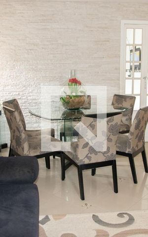 Casa à venda com 183m², 3 quartos e 6 vagasSala
