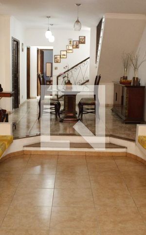 Casa à venda com 270m², 4 quartos e 4 vagasSala