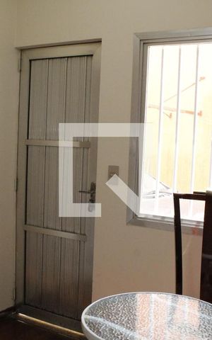Casa à venda com 270m², 4 quartos e 4 vagasQuarto de Serviço