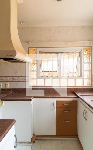 Casa à venda com 331m², 4 quartos e 3 vagasCozinha
