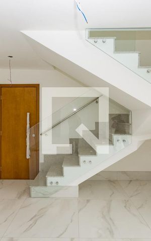 Apartamento à venda com 273m², 4 quartos e 4 vagas Apartamento à venda com 273m², 4 quartos e 4 vagasEscada