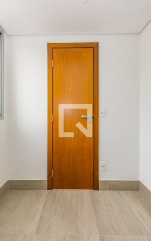 Apartamento à venda com 273m², 4 quartos e 4 vagas Apartamento à venda com 273m², 4 quartos e 4 vagasQuarto de Serviço