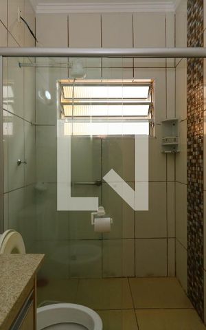 Casa à venda com 160m², 3 quartos e 2 vagasBanheiro
