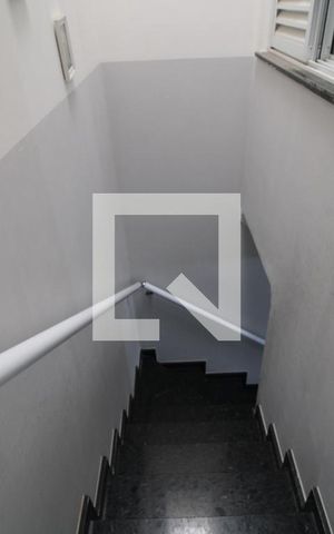 Casa à venda com 109m², 3 quartos e 2 vagasEscada