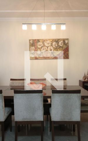 Casa à venda com 320m², 3 quartos e 4 vagasSala
