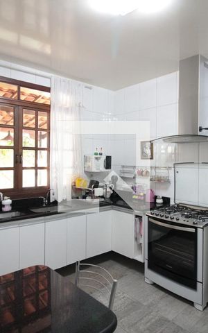 Casa à venda com 320m², 3 quartos e 4 vagasCozinha