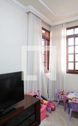 Casa à venda com 320m², 3 quartos e 4 vagasSala de TV