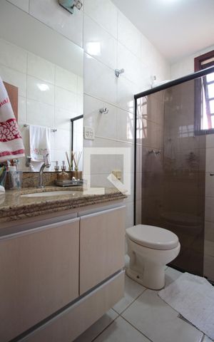 Casa à venda com 320m², 3 quartos e 4 vagasBanheiro Social