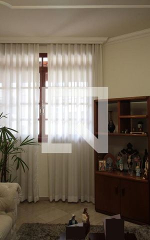 Casa à venda com 320m², 3 quartos e 4 vagasSala