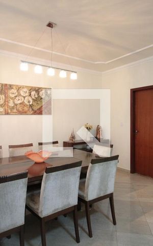 Casa à venda com 320m², 3 quartos e 4 vagasSala