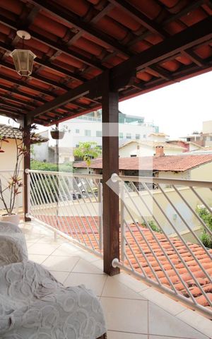 Casa à venda com 320m², 3 quartos e 4 vagasVaranda