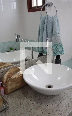 Casa à venda com 320m², 3 quartos e 4 vagasBanheiro da Suite
