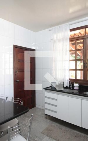 Casa à venda com 320m², 3 quartos e 4 vagasCozinha