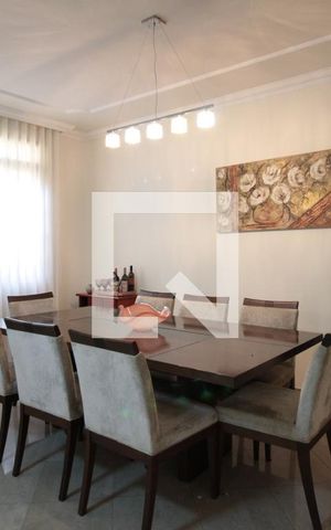 Casa à venda com 320m², 3 quartos e 4 vagasSala