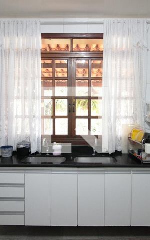 Casa à venda com 320m², 3 quartos e 4 vagasCozinha