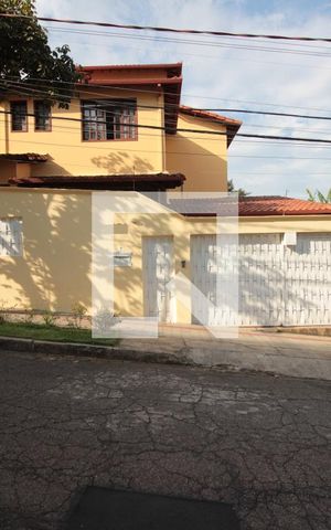 Casa à venda com 320m², 3 quartos e 4 vagasFachada