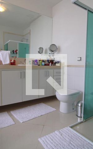 Apartamento à venda com 411m², 4 quartos e 3 vagasbanheiro da Suíte 4