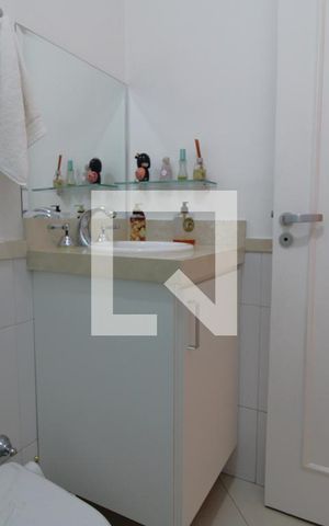 Apartamento à venda com 411m², 4 quartos e 3 vagasBanheiro da Suíte 1