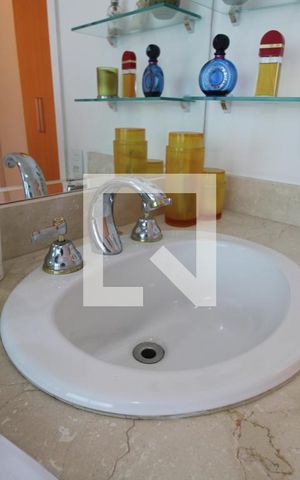 Apartamento à venda com 411m², 4 quartos e 3 vagasBanheiro da Suíte 2