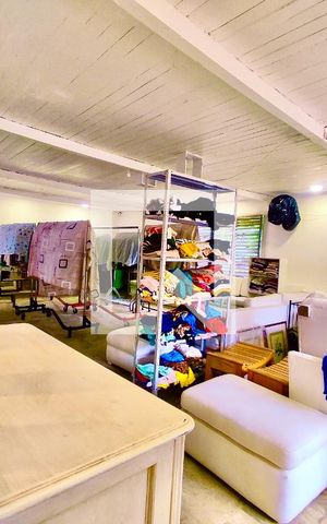 Casa à venda com 600m², 6 quartos e 2 vagas Casa à venda com 600m², 6 quartos e 2 vagasSalão
