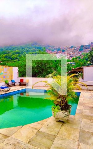 Casa à venda com 600m², 6 quartos e 2 vagas Casa à venda com 600m², 6 quartos e 2 vagasÁrea de piscina