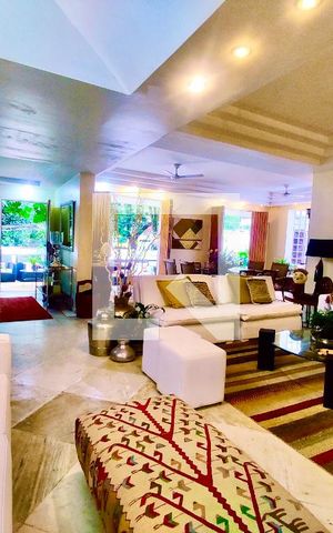 Casa à venda com 600m², 6 quartos e 2 vagas Casa à venda com 600m², 6 quartos e 2 vagasSala