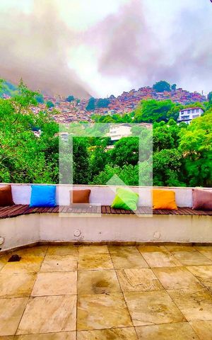 Casa à venda com 600m², 6 quartos e 2 vagas Casa à venda com 600m², 6 quartos e 2 vagasÁrea de churrasqueira