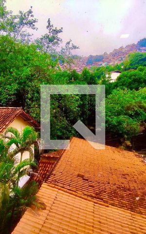 Casa à venda com 600m², 6 quartos e 2 vagas Casa à venda com 600m², 6 quartos e 2 vagasSalão vista
