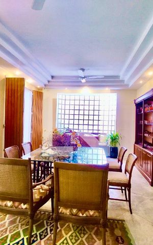 Casa à venda com 600m², 6 quartos e 2 vagas Casa à venda com 600m², 6 quartos e 2 vagasSala