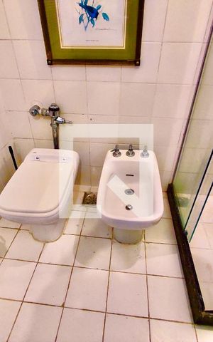 Casa à venda com 600m², 6 quartos e 2 vagas Casa à venda com 600m², 6 quartos e 2 vagasBanheiro social