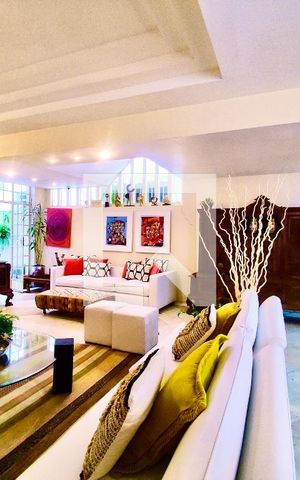 Casa à venda com 600m², 6 quartos e 2 vagas Casa à venda com 600m², 6 quartos e 2 vagasSala