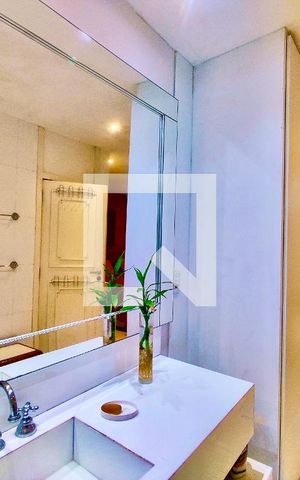 Casa à venda com 600m², 6 quartos e 2 vagas Casa à venda com 600m², 6 quartos e 2 vagasSuíte banheiro