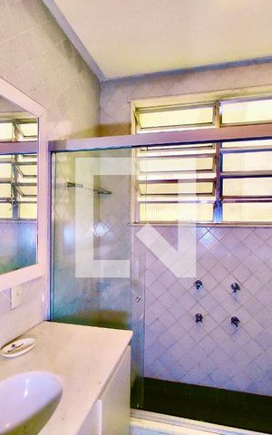 Casa à venda com 600m², 6 quartos e 2 vagas Casa à venda com 600m², 6 quartos e 2 vagasBanheiro social 2