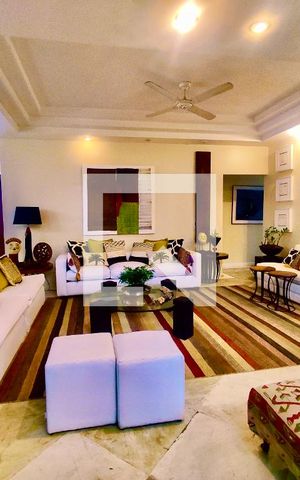 Casa à venda com 600m², 6 quartos e 2 vagas Casa à venda com 600m², 6 quartos e 2 vagasSala