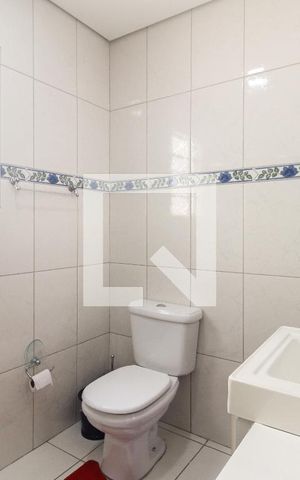Casa à venda com 150m², 3 quartos e 2 vagas Casa à venda com 150m², 3 quartos e 2 vagasBanheiro Social