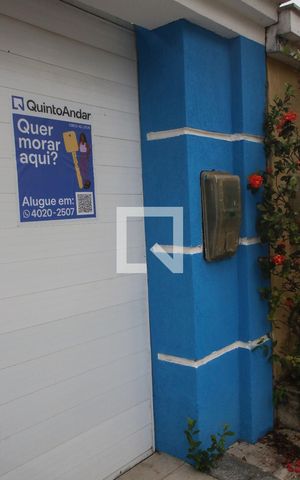 Casa de condomínio à venda com 300m², 3 quartos e 3 vagas Casa de condomínio à venda com 300m², 3 quartos e 3 vagasFachada