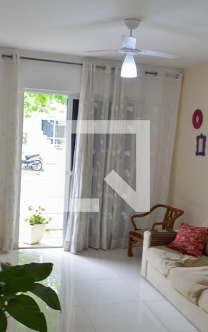 Casa de condomínio à venda com 107m², 3 quartos e 2 vagas Casa de condomínio à venda com 107m², 3 quartos e 2 vagasSala