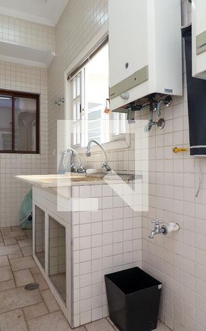 Casa à venda com 180m², 3 quartos e 4 vagasÁrea de Serviço