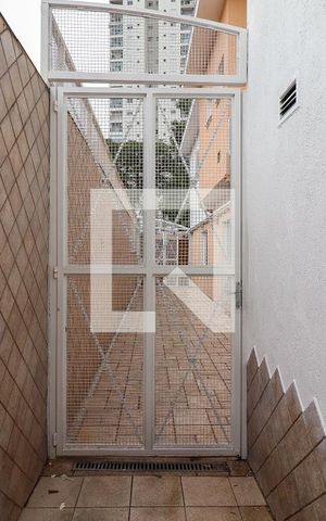 Casa à venda com 180m², 3 quartos e 4 vagasCorredor Lateral