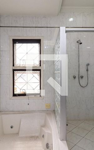 Casa à venda com 180m², 3 quartos e 4 vagasBanheiro da Suíte 1