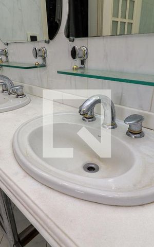Casa à venda com 180m², 3 quartos e 4 vagasBanheiro da Suíte 1