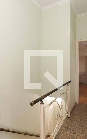 Casa à venda com 180m², 3 quartos e 4 vagasCorredor dos Quartos