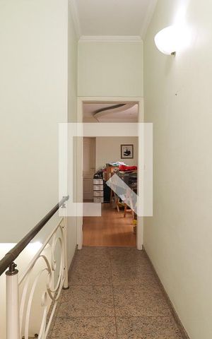 Casa à venda com 180m², 3 quartos e 4 vagasCorredor dos Quartos
