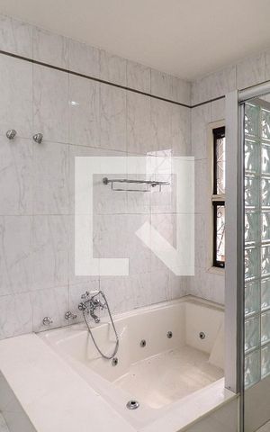 Casa à venda com 180m², 3 quartos e 4 vagasBanheiro da Suíte 1