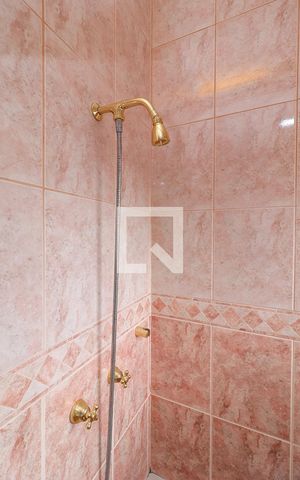 Casa à venda com 180m², 3 quartos e 4 vagasBanheiro da Suíte 2