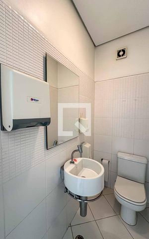 Casa à venda com 700m², 8 quartos e 2 vagasLavabo da Área de Serviço